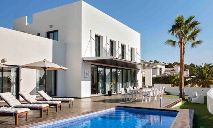 Casas de Torrat Villa | Modern Luxury Villa - 5 brm, heated pool, sea views, gym