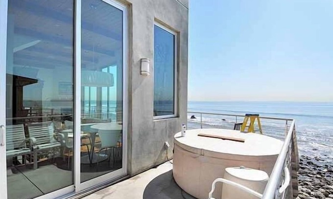Eastern Malibu Casa | Nueva casa moderna frente a la playa en playa aislada con bañera de hidromasaje + bthrms personalizados