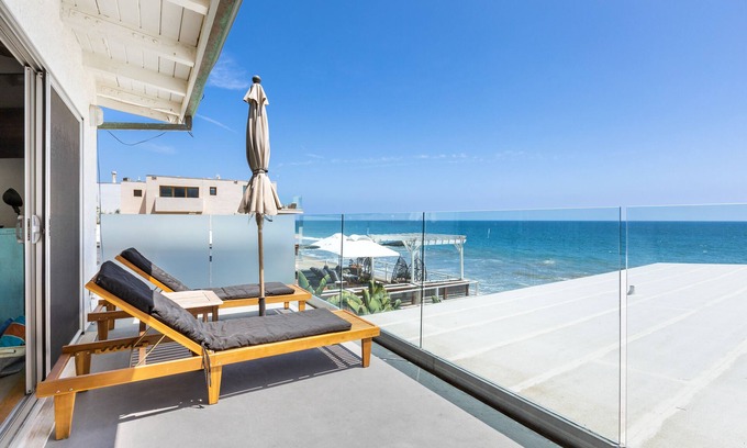 Los Angeles County Condominio | Modern Malibu Road Oceanfront Beach House with AC PRIVATE BEACH