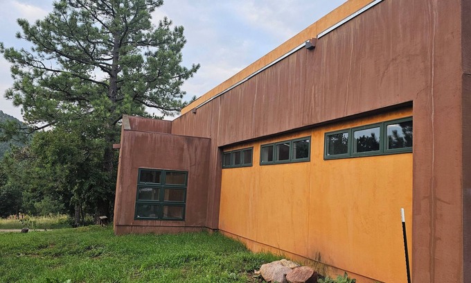 Colorado Springs Casa | Modern Meets Mountains in charming Colorado Springs