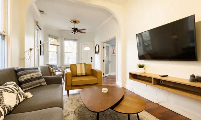 Midtown Sacramento Casa | Modern Midtown Queen Victorian w/Outdoor BBQ Patio