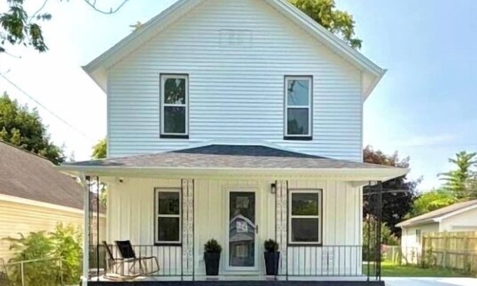 Monroe Otro | Modern Monroe Farmhouse 3bd/1bth sleeps 7