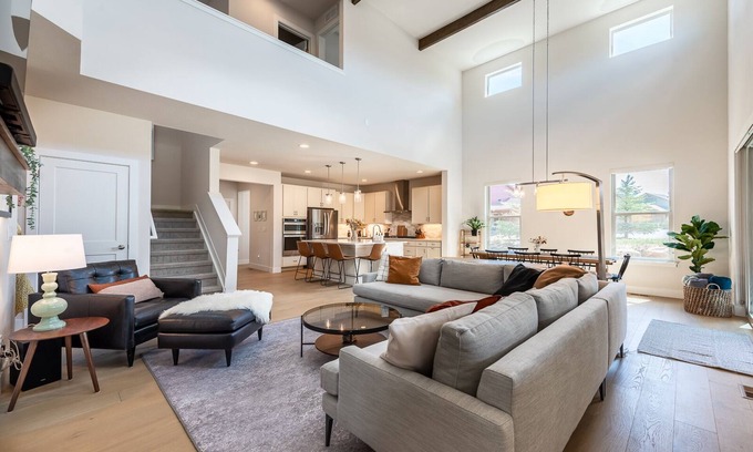 Granby Casa | Modern Mountain Golf/Ski/Lake Retreat w/ Hot Tub