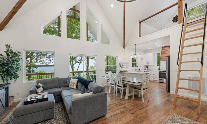 Waynesville Casa | Modern Mountain House with Amazing Views + Hot Tub