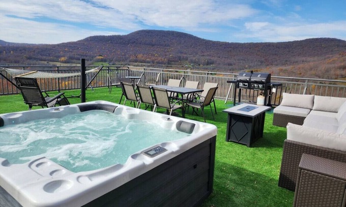 Roxbury Casa | Modern Mountain House Catskills