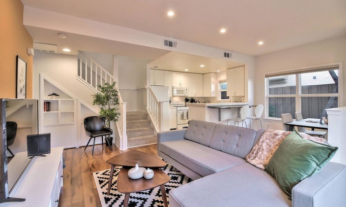 Mountain View Casa | Modern Mountain View 2BR w/ Patio & Vaulted Ceilings