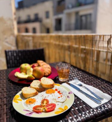 Msida Apartamento | Modern Msida 2 BDR Penthouse with Rooftop, AC & WIFI
