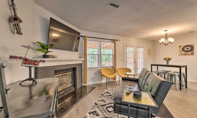 Antioch Casa | Modern Nashville Townhome: Large Yard & Deck!