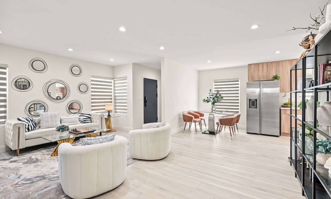 Mount Wilson Casa | Modern New 3B Home Fully Stocked Cozy Sunlight