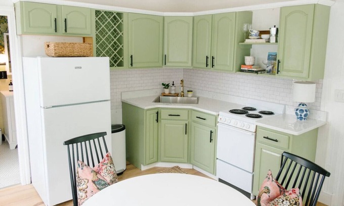 Newtonville Apartamento | Modern North Troy Apt with Beautiful Wooden Mantel