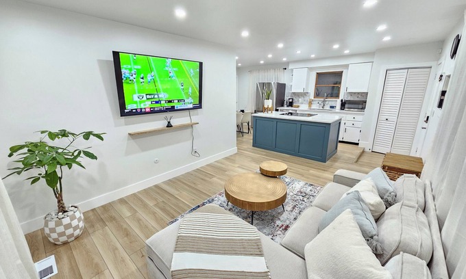 Warren Casa | Modern Oasis, Warren Getaway