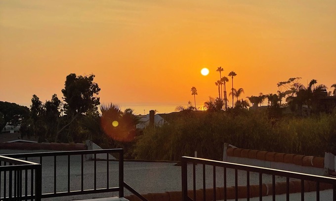 San Clemente Condominio | Modern Ocean View Condo with AC