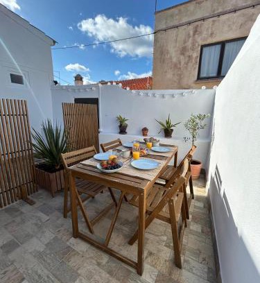 Vila do Bispo Apartamento | Modern Old Town House with Sunny Terrace