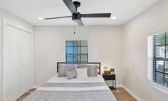 Downtown Casa | Modern & Peaceful 3BR Home | Near Hospitals, Shops & Downtown