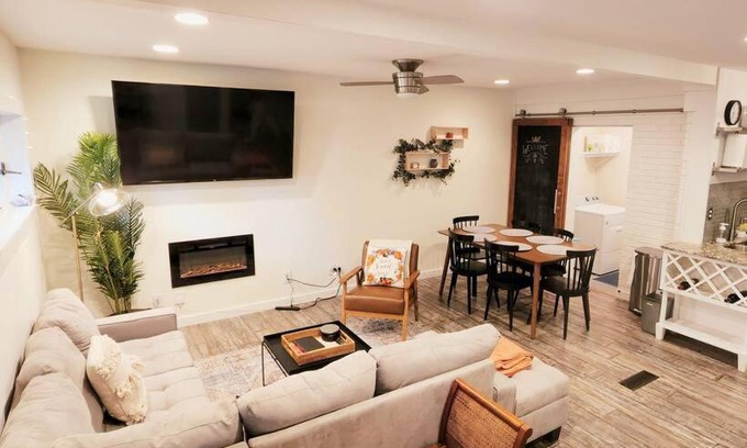 East Side Casa | Modern quaint home close to everything in Atlanta! The Muse