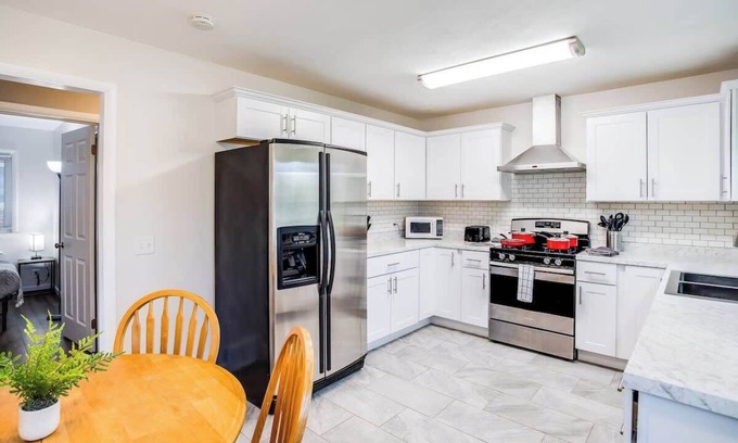 East Rochester Casa | 💫Modern & Quiet Suburban Ranch Mins to Dtwn/Stores