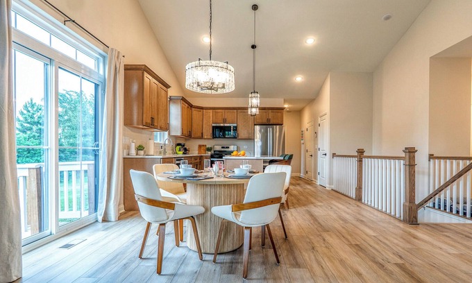 Morris Casa | Modern Ranch home, Pet Friendly, No Stairs. Near Rock Run Casino, Restaurants