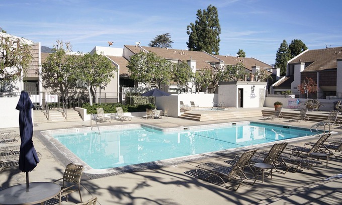 Arcadia Casa | Modern Remodeled 3B3B Townhouse, Pet Friendly, Central Location, Private Baths