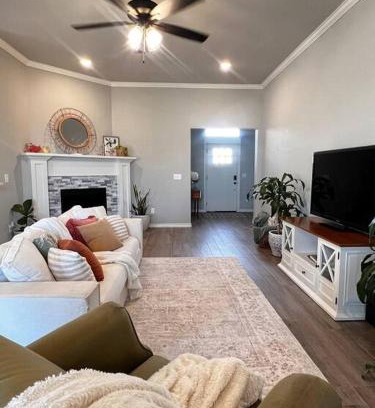 Wheatland Casa | Modern Retreat by Airport