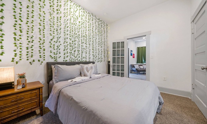 Alta Vista Apartamento | Modern Retreat l 30+ Day Stay Med Center & Airport