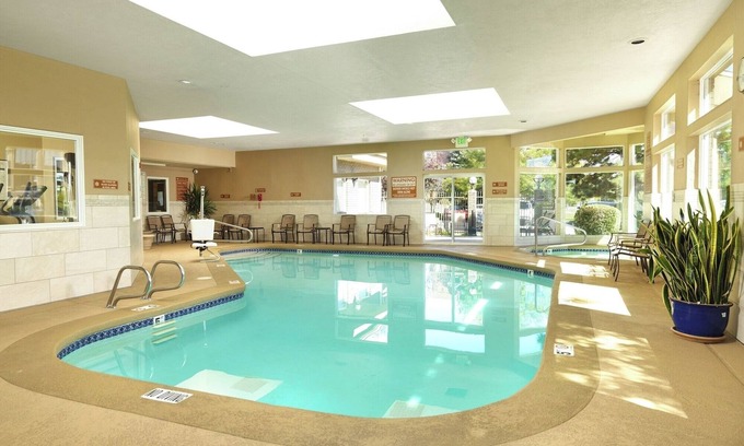 Rio Grande Hotel | Modern Retreat Complimentary Breakfast, Indoor Pool & Shuttle Convenience
