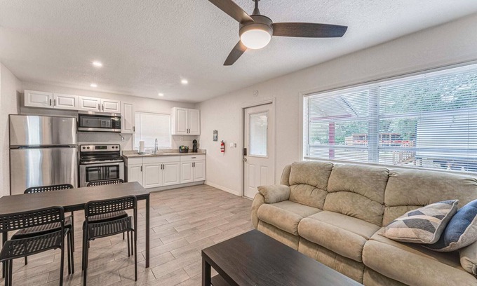 Chassahowitzka Cabina | Modern river cabin 6