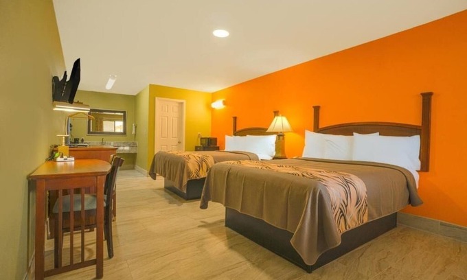 Aransas Pass Hotel | Modern Room Near Aquatic Center + Pool Access & Pet Friendly