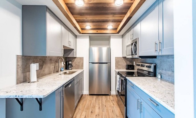 East Side Pioneers Condominio | Modern, Rustic 2 Bed/1 bath 6 blocks from Mayo