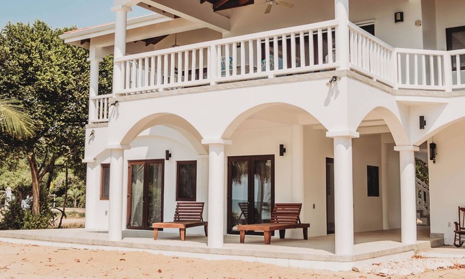 Plantation Casa | Modern Seafront Family Home