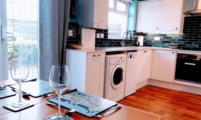 Harlyn Casa | Moderna cabaña junto al mar, que admite perros, a 200 metros de la playa en Harlyn Bay. nr Padstow