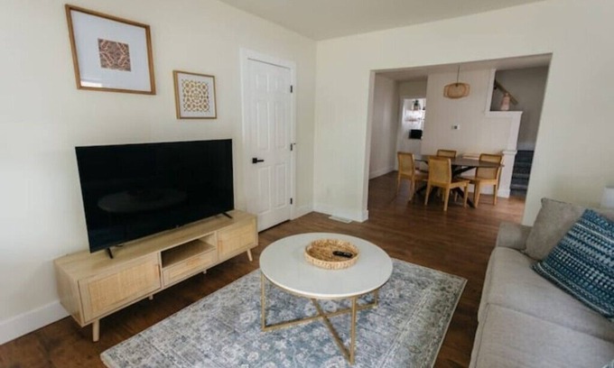 Dayton Casa | Modern & Spacious 2 Bedroom Home in Dayton