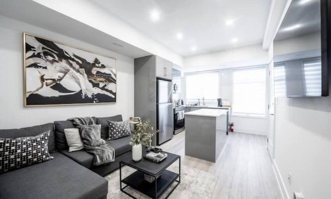 Niagara Falls Casa | Modern/spacious 2-story 2-bedrm townhome/rooftop patio. Near all things Niagara!