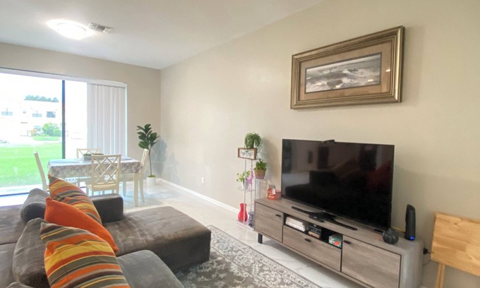 Fedhaven Casa | Modern Stay 2BR Townhouse Near Legoland, Disney/Universal & Bok Tower