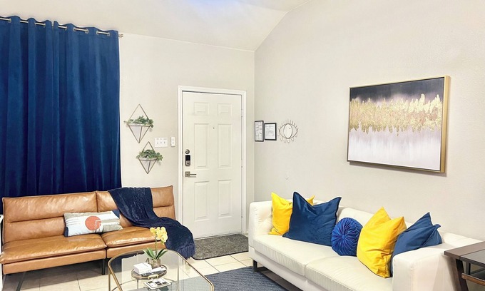 South Arlington Casa | Modern stay near AT&T stadium & all entertainments.