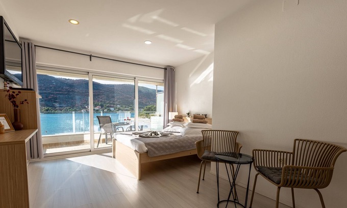 Grebastica Apartamento | Estudio moderno - Gran vista al mar, 4 * y piscina, restaurante en el lugar - AP 1