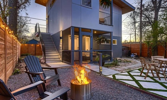 Holly Casa | Modern Studio in Walkable Holly District-ACL-UT-F1