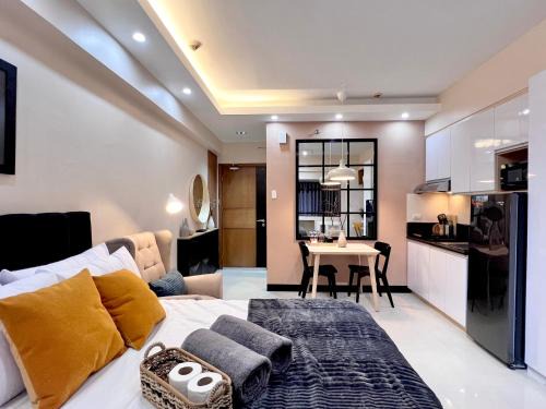 Pinagsama Apartamento | Modern Studio with 200mbps Internet in McKinley Hills