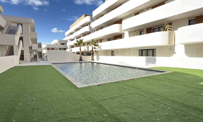 Serignan Apartamento | Modern T3 Apartment with Garden Terrace and Pool