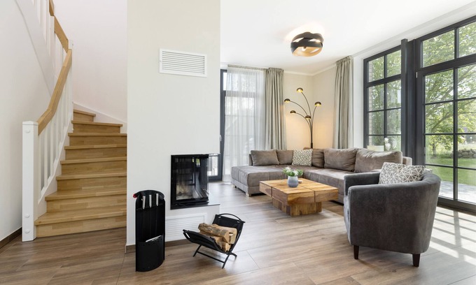 Hohenkirchen Casa | Modern thatched roof house "Haus Meeresuchten" with fireplace and sauna near the beach