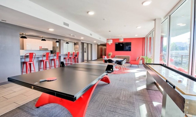 Old North Columbus Casa | ⭐Modern Tiny Studio 🌃 Free Parking, Hot Tub, Fitness Center, TV, WiFi, & More!