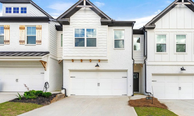 Auburn Casa | Modern Townhome in Auburn