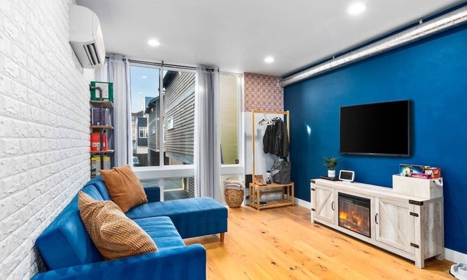 West Woodland Casa | Modern Townhome in Ideal Ballard location.