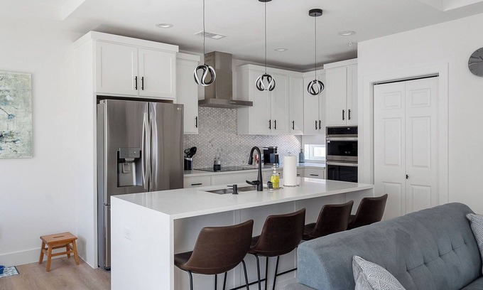 Oak Cliff Casa | Modern Townhome | Rooftop + Backyard & Garage #2