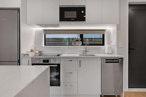 Papatoetoe Casa | Modern Townhouse close to Airport and Hospital