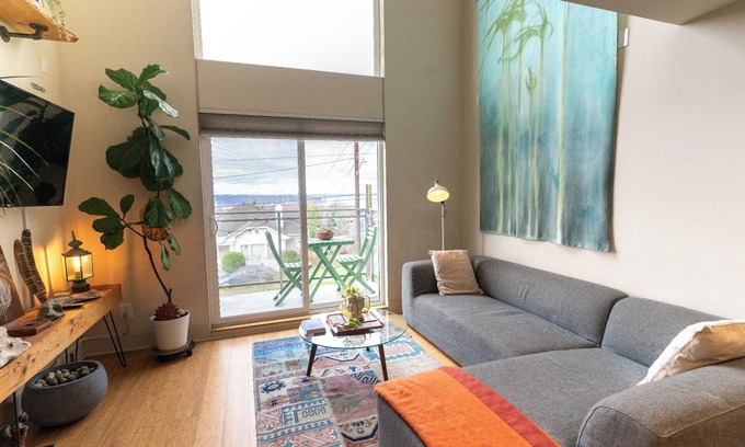 North Beacon Hill Casa | Modern townhouse- with a view! Close to downtown