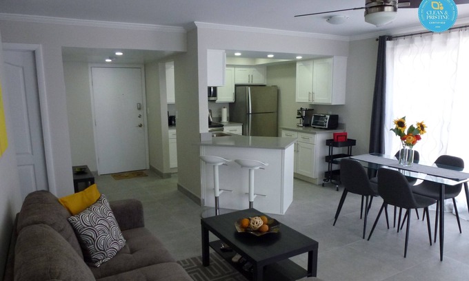 Williams Town Condominio | Amplio y moderno condominio frente al mar estilo bahameño