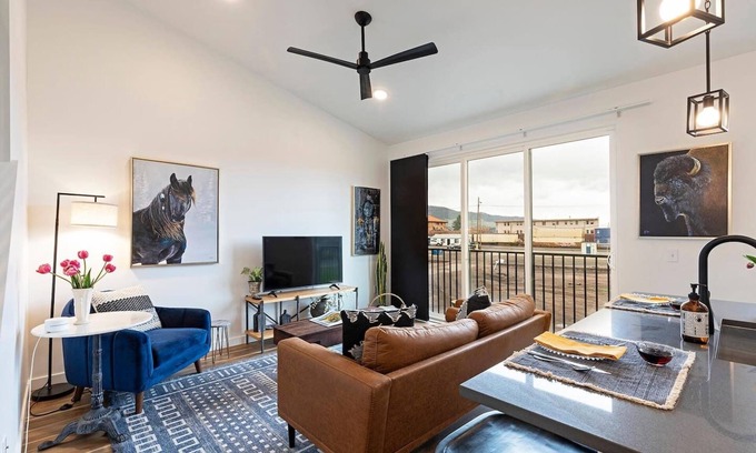 Lower Rattlesnake Condominio | Modern upper level 2 Story Loft - Walk to Downtown Missoula