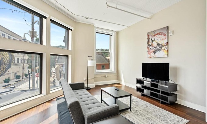 South Side Flats Apartamento | Modern Upscale 1BR Apartment in Carson by Stay Gia