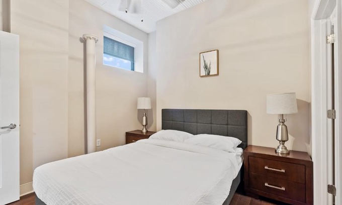 South Side Flats Apartamento | Modern Upscale 2BR Apartment on Carson Stay Gia