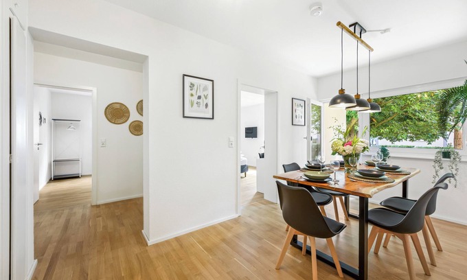 Heilbronn Apartamento | Modern vacation apartment with 4 bedrooms in Heilbronn on the Neckarpromenade